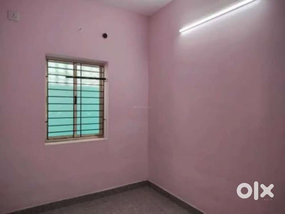 1 room is available for girls only(working are preferred)