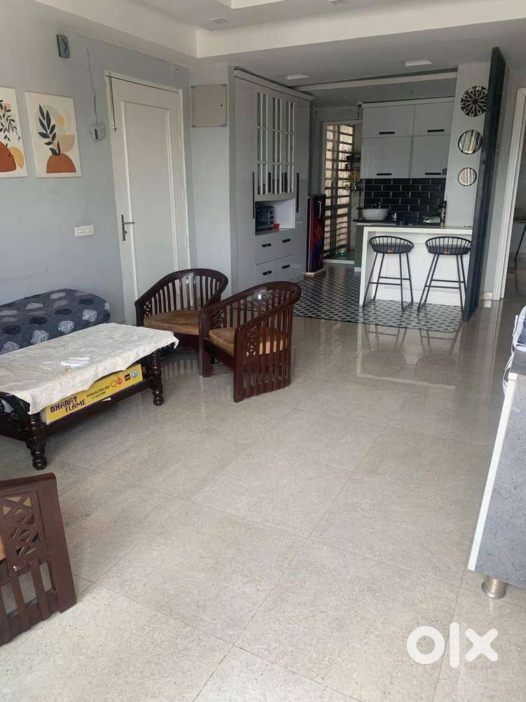 1 room available for female bachelor in 2 bhk flat