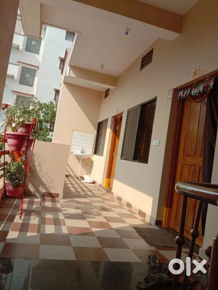 2bkh house with parking area