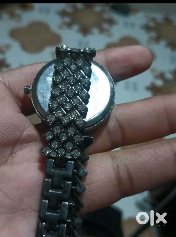 Sparkling hand watch