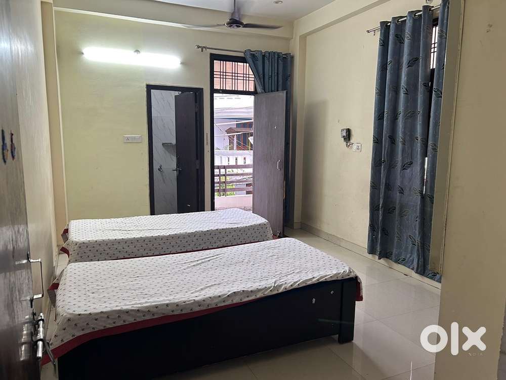 Girls Hostel and PG with AC and Non AC Room