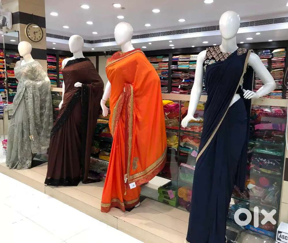 साड़ी शोरूम में काम करने के लिए संपर्क करें!