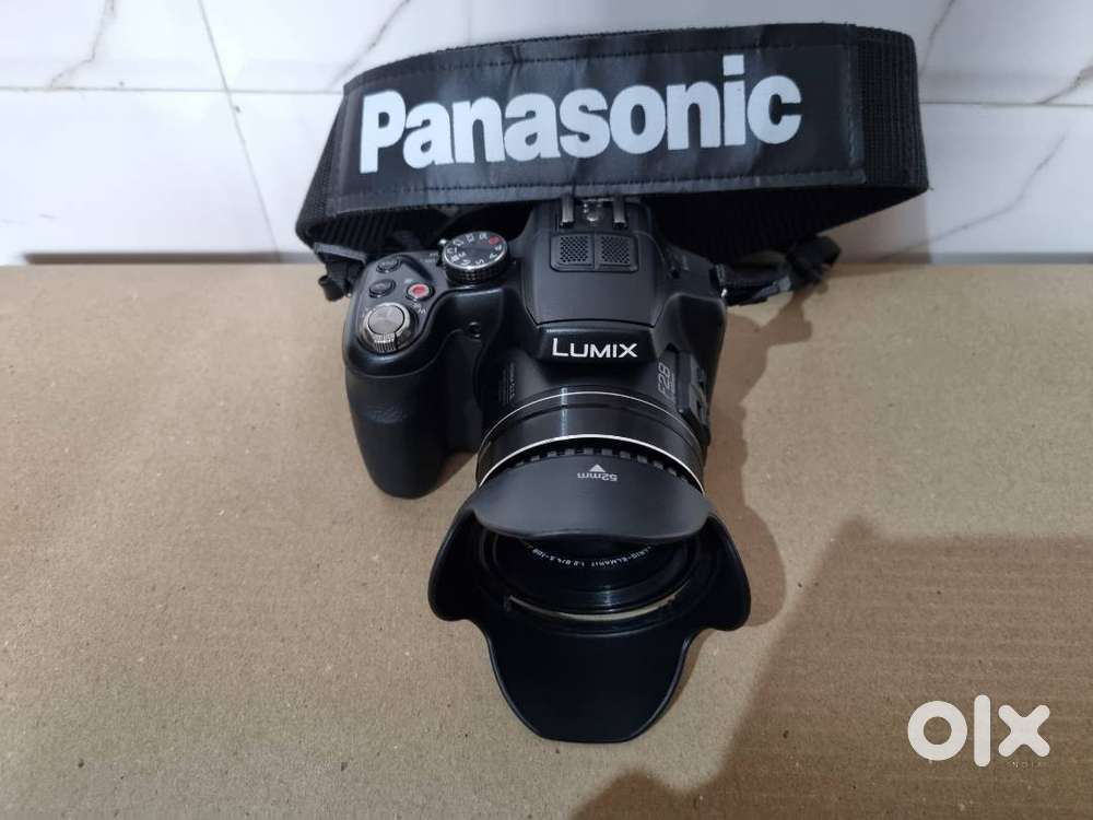 MINT CONDITION PANASONIC LUMIX DMC FZ200