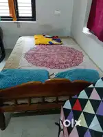 കട്ടിലും ഒരു ഫ്രിഡ്ജും വിൽക്കാൻ ഉണ്ട്