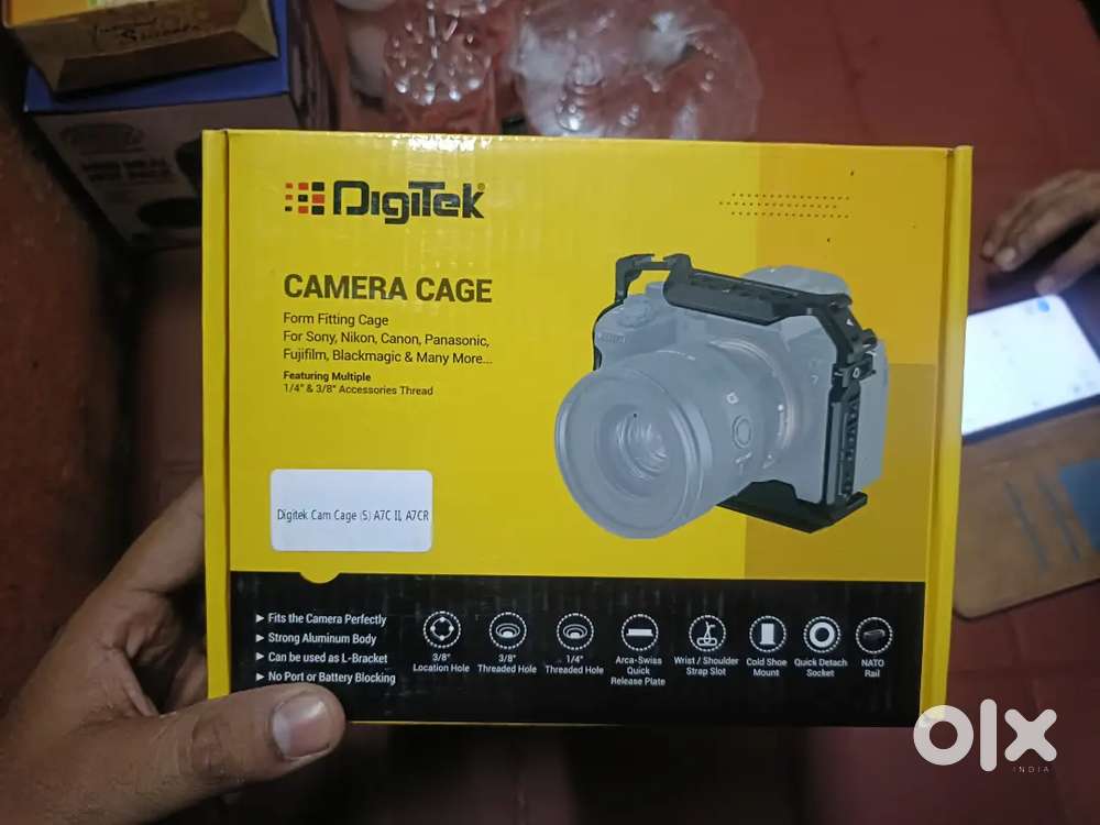 DIGITEK METAL CAGE (GRIP) FOR SONY A7CII/A7C  (3months old)