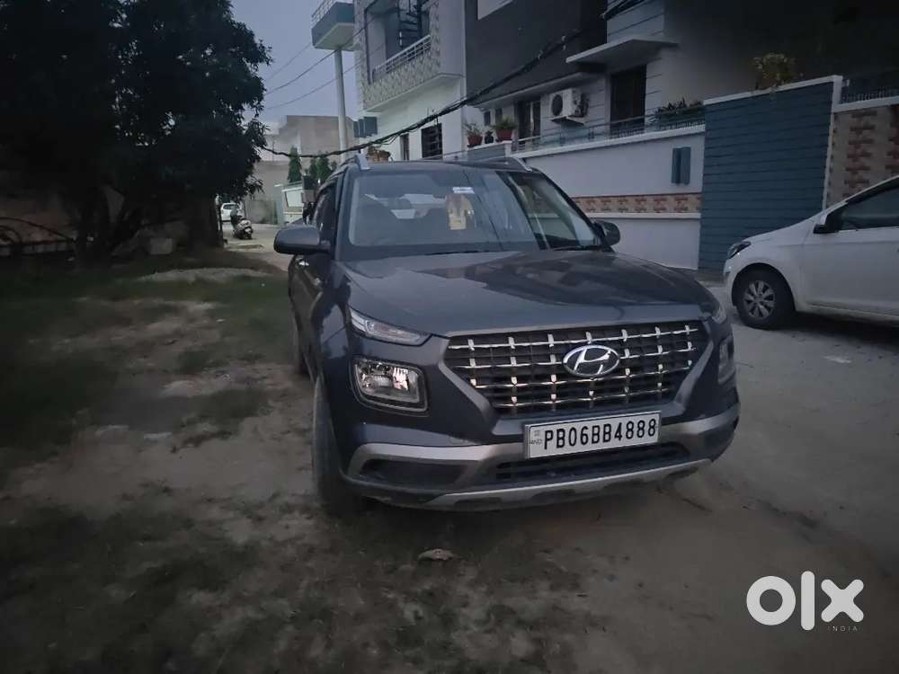 Hyundai Venue 2022 Petrol 31000 Km Driven