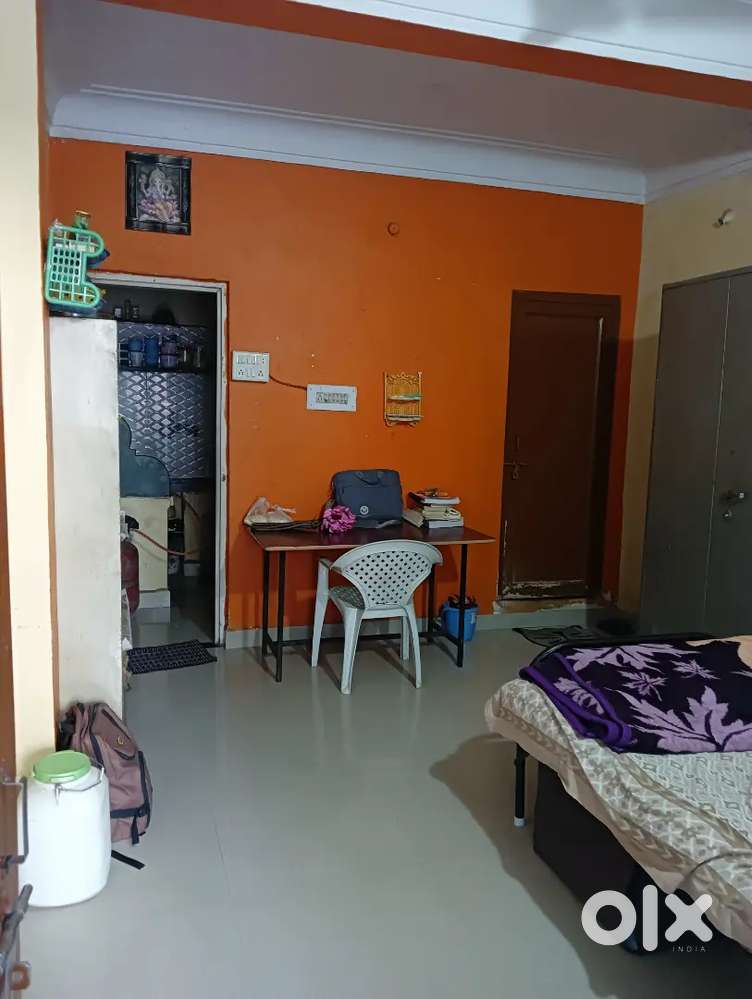 Looking for one roommate near brilliant convention centre