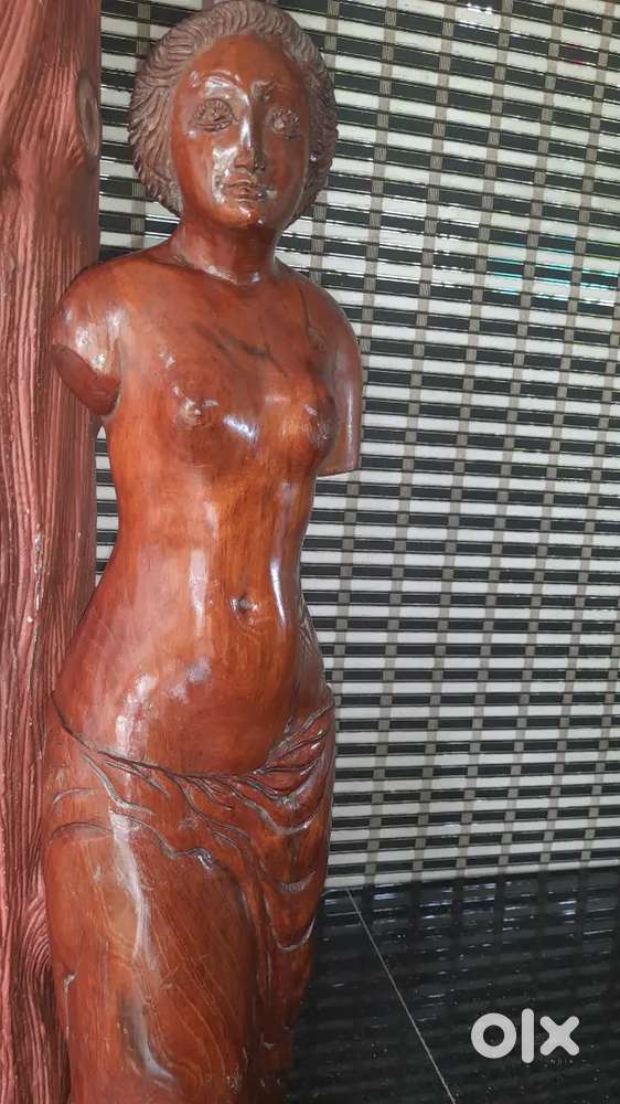 VENUS DE MILO statue