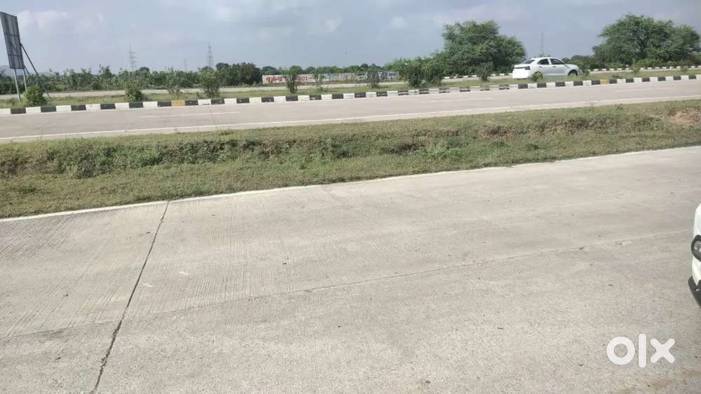 साइड मऊरानीपुर झांसी हाईवे 4 लेन पर