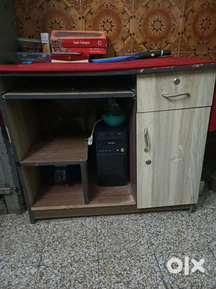 Computer table