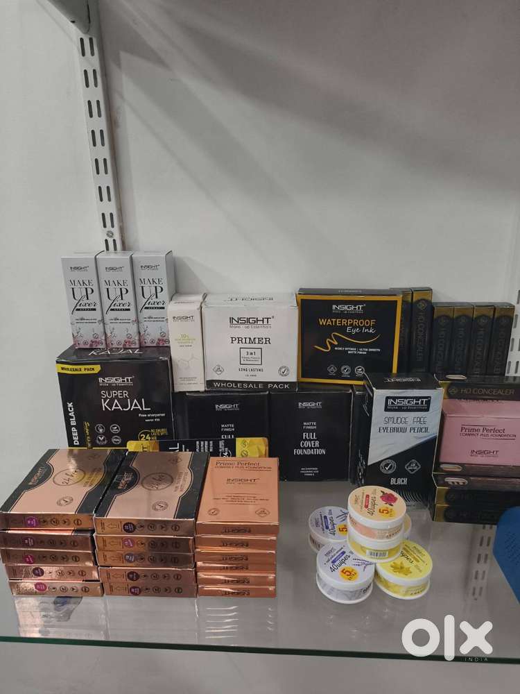 Cloth shops glass and bracket