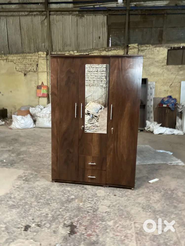 BRAND NEW 3 DOOR WARDROBE