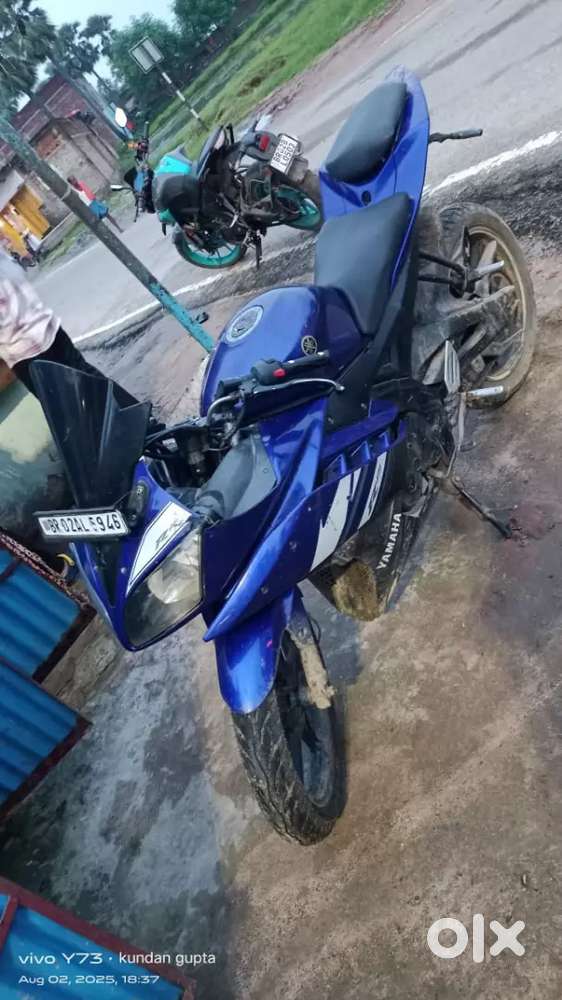 R15 v2  body damage hai aur sab thik hai