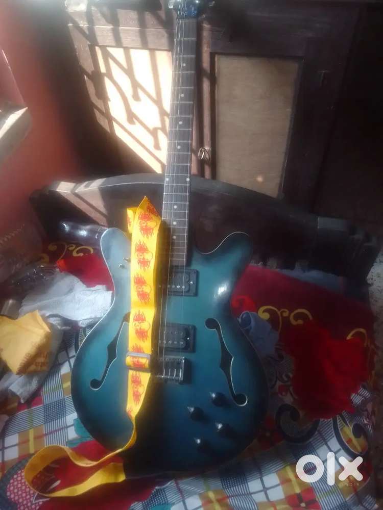 YEMAHA ELECTRIC GUITAR