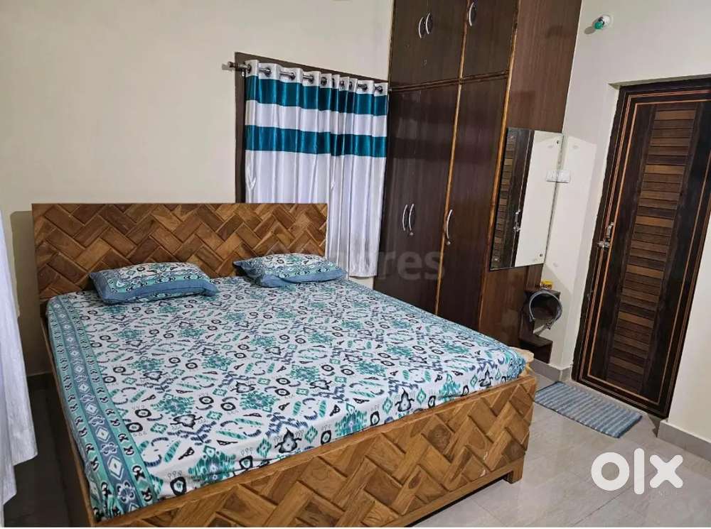 Fully furnished 1bhk for working bachelor or couple