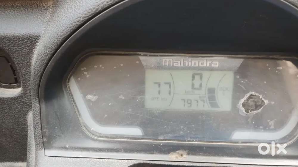 MAHINDRA LOADING VEHICLE