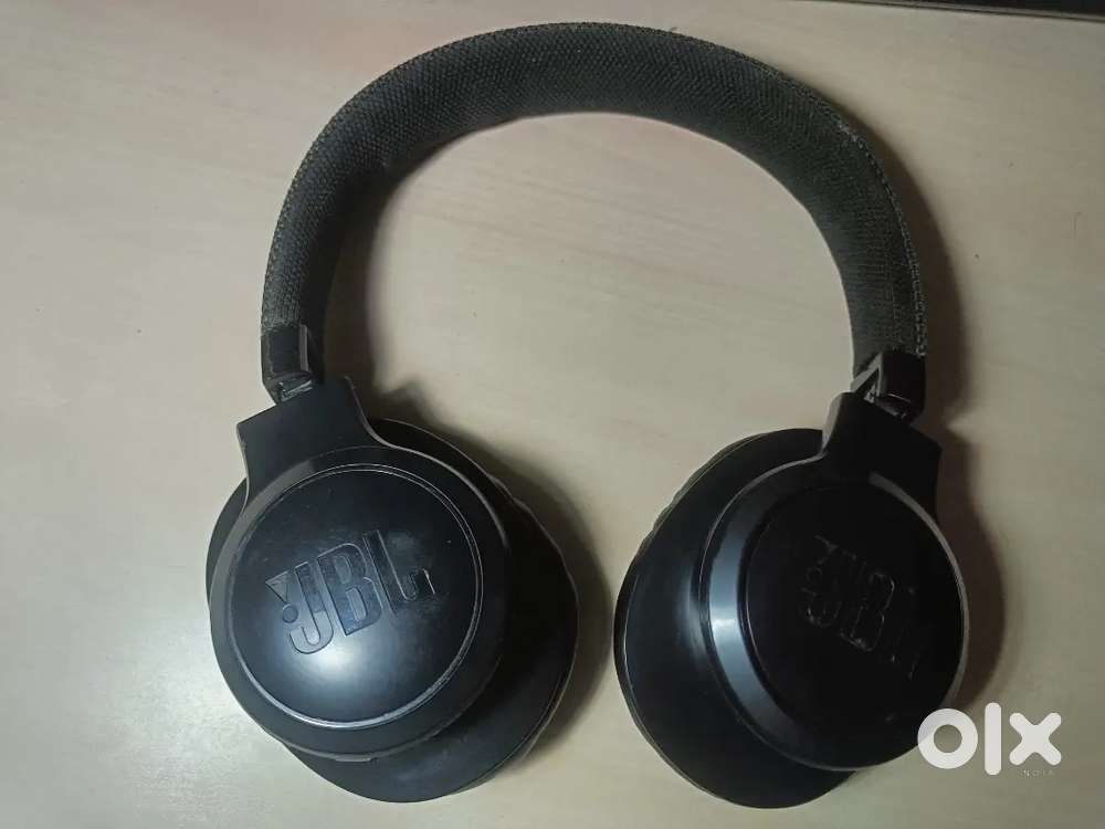 JBL Live 500BT Wireless headphone (Excellent Condition)