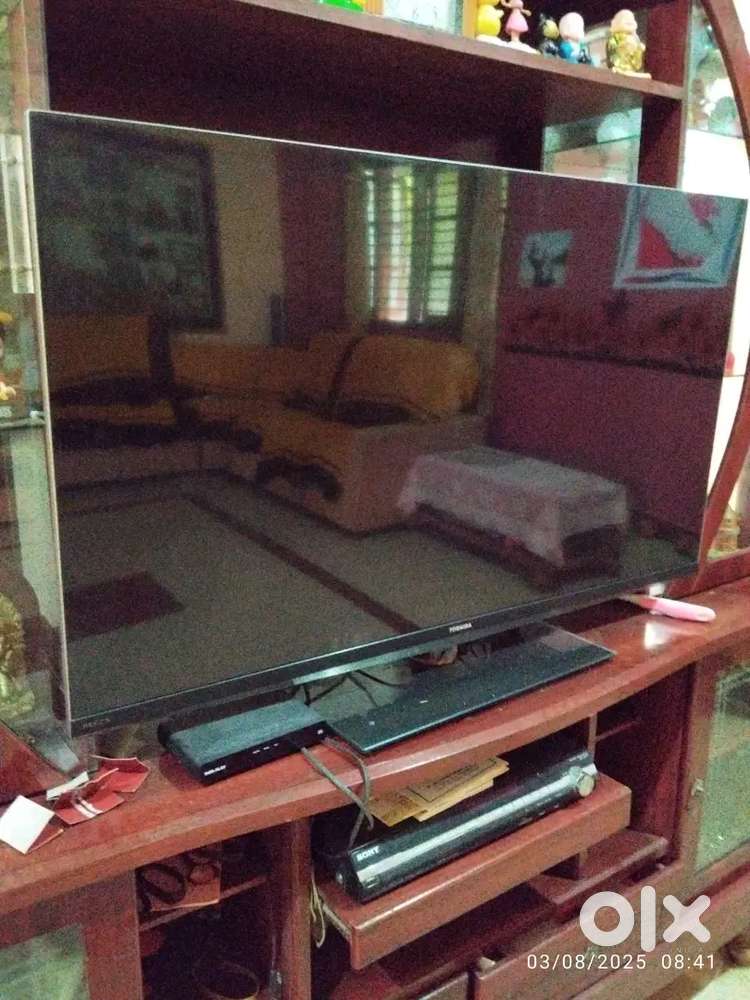 3D TV + 5 3D glasses