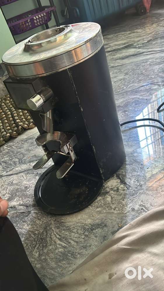 Coffe beans grinder machine