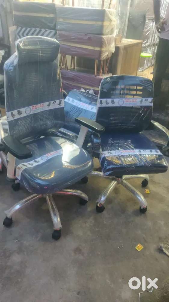 At wholesale prices Office Revolving CHAIRS