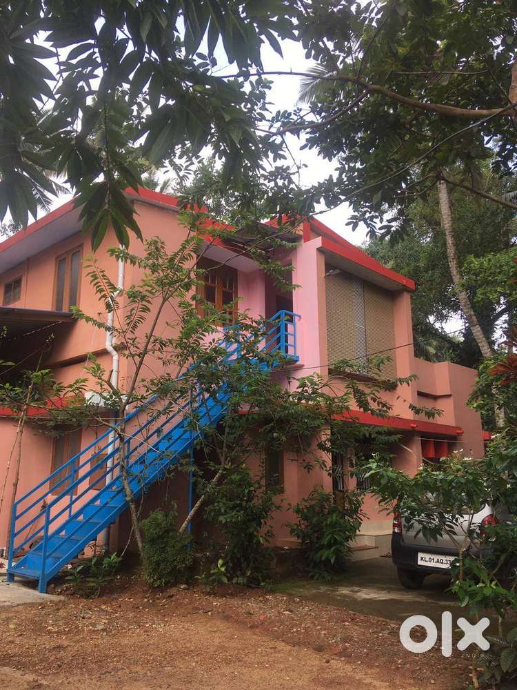 its 2nd floor..2 bhk..with car parking..near Mukkampalamoodu Jn..