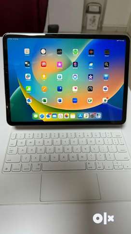 Apple Ipad Pro 11” Cellular with Magic Keyboard and Pencil in Warranty