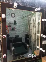 Beauty parlour mirror