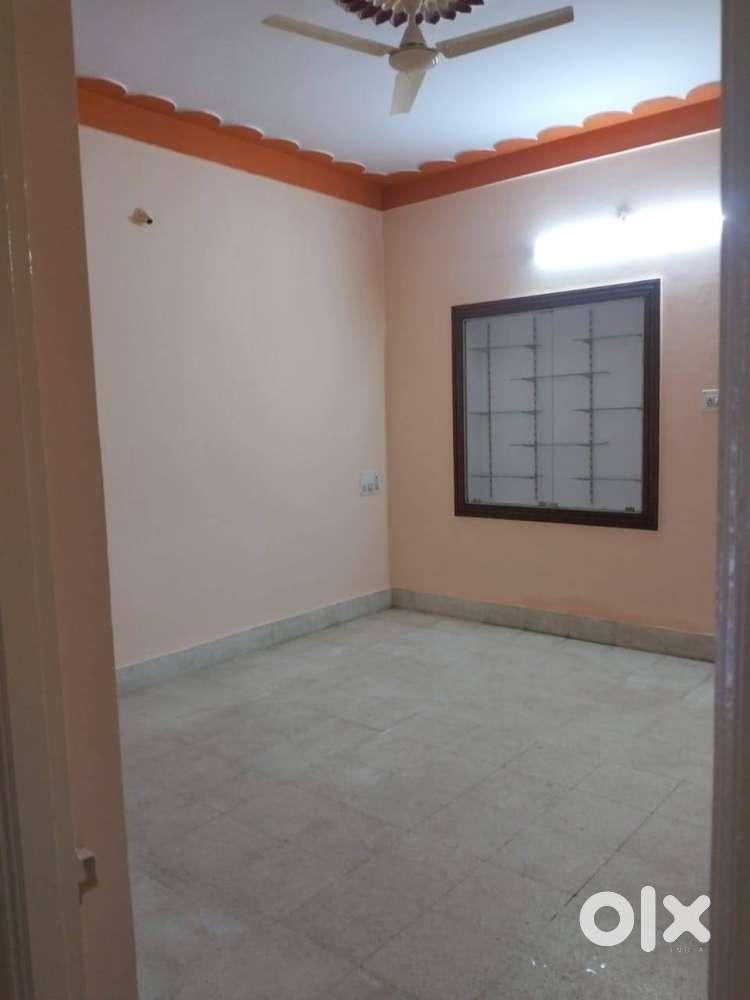 Semi-Furnished 2BHK Ground Floor Home for Lease in Rajajinagar
