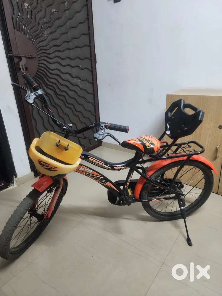 Actino Rockstar Orange kids cycle in good condition