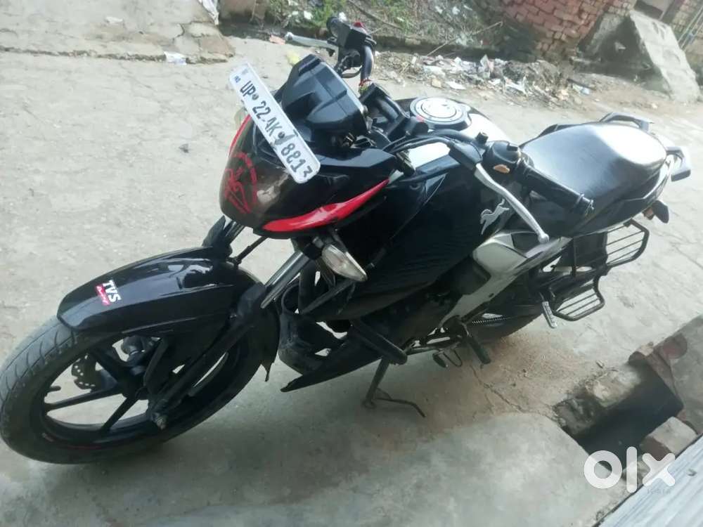 TVS Apache RTR (160 4V) in Black And white colour