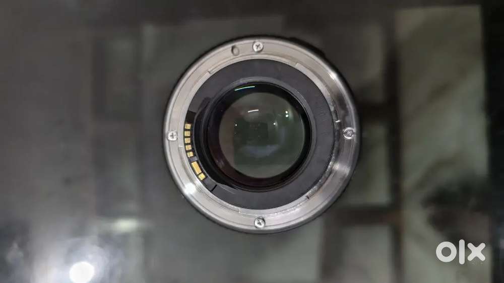 Canon 85 mm 1.8 lens