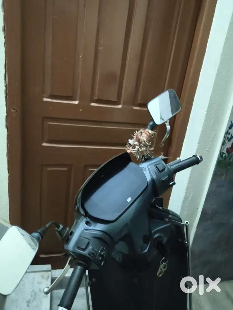 20000 km bacha hua hai and 1.3 year warranty som scratches