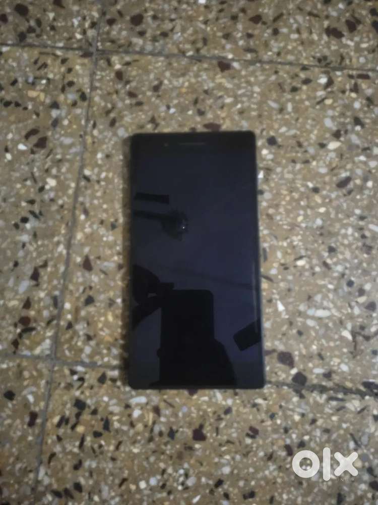 Lenovo tab 7 આખો ટેબ્લેટ ઓરીજનલ છે પણ ડિસ્પ્લે તૂટી ગયેલ છે price 1000