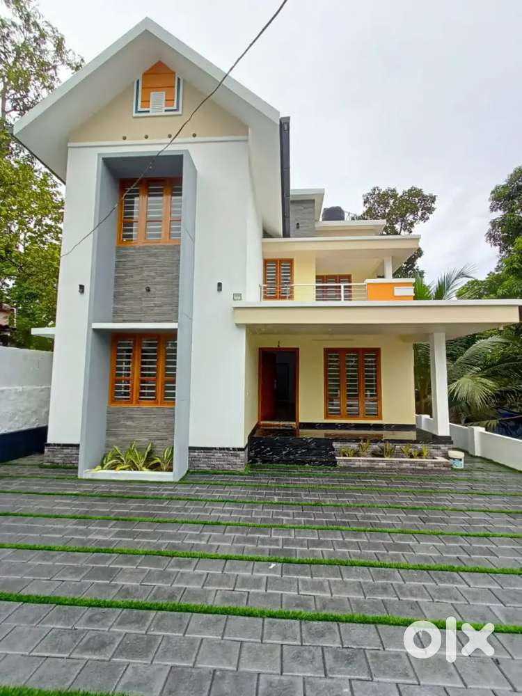 1900 sq. Ft house 7 cent, Near Ettumanoor town