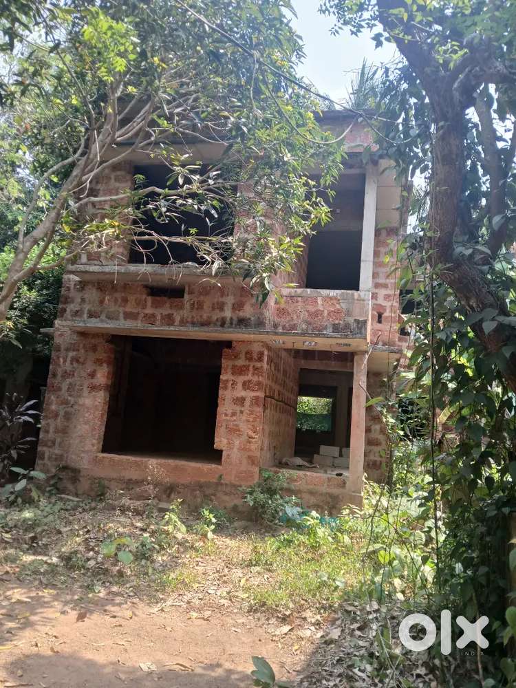 7.5 cent നിർമ്മാണത്തിലിരിക്കുന്ന വീട് അമ്പലക്കോത്ത്ത്ത്