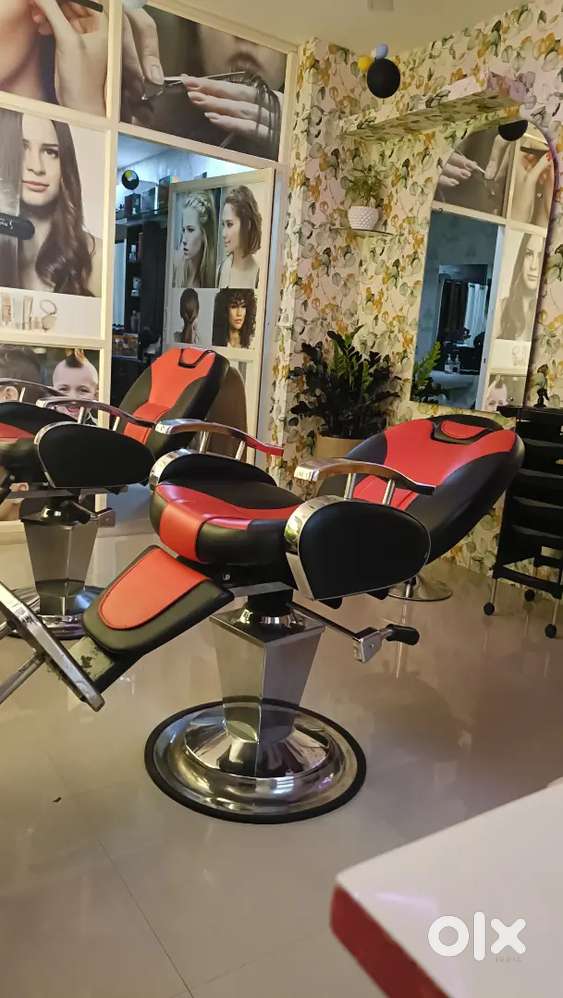 Full furnish and beauty parlour items