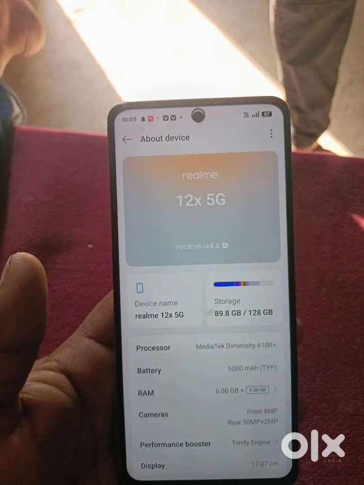Realme 12x    5G.    5G phone girnsa halksa gira na Sa band agyea hai