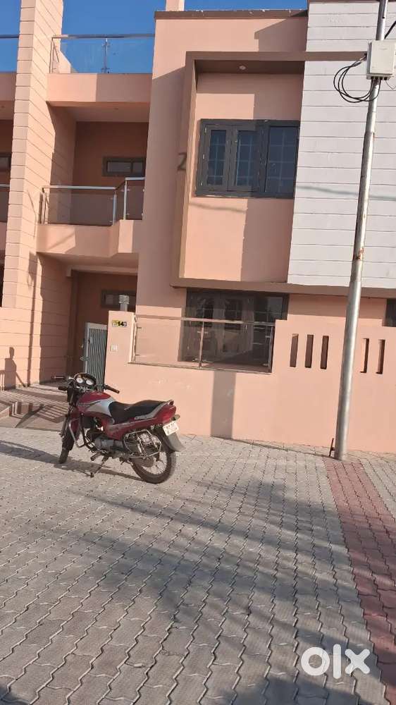 Three BHK Duplex with Park Facing Ready to Move