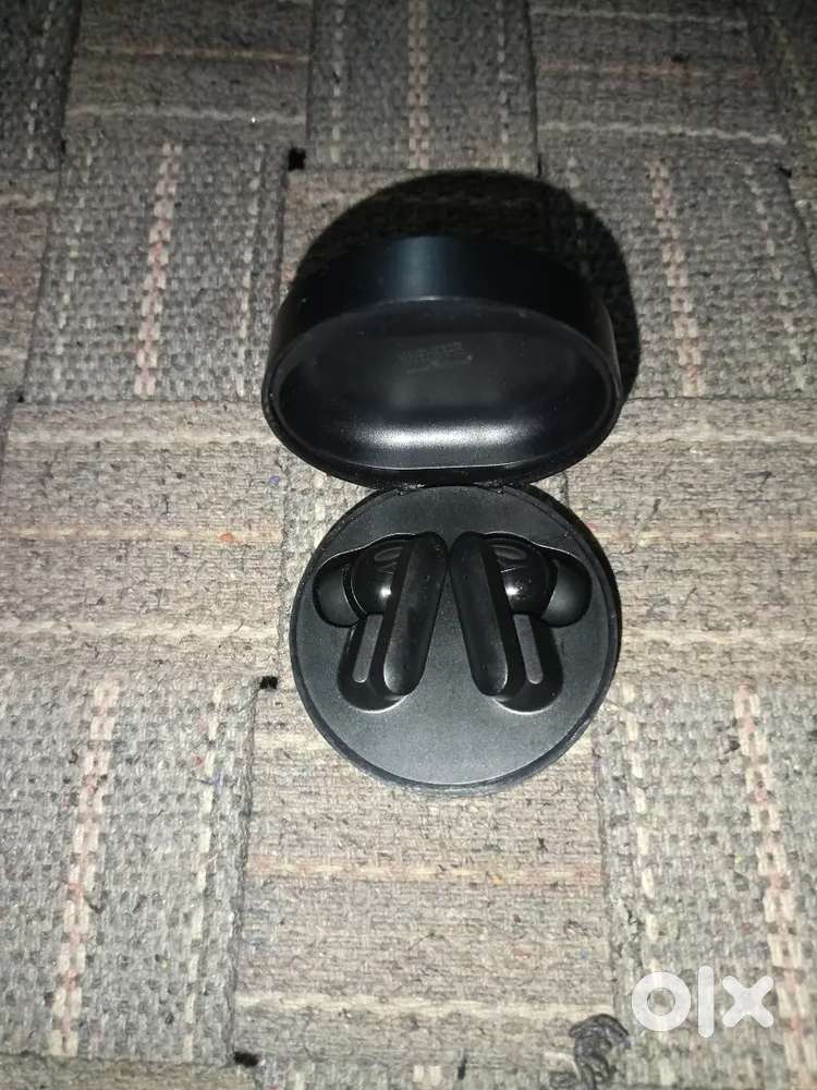 Ear buds cmf