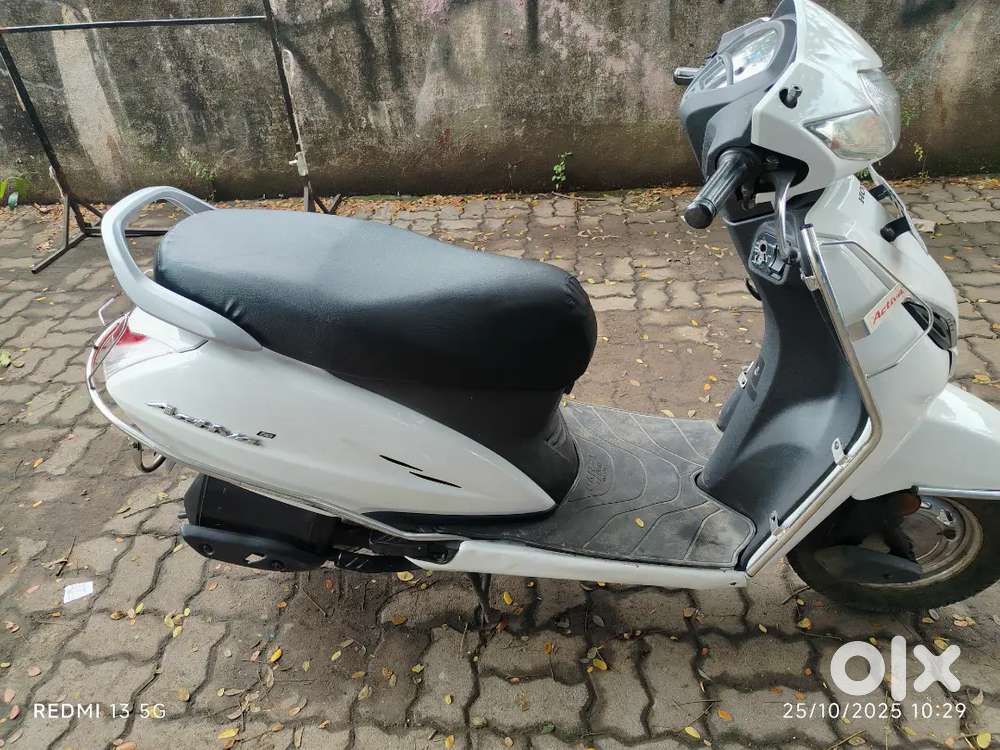 Good condition moped bike Honda activa 5g white colour