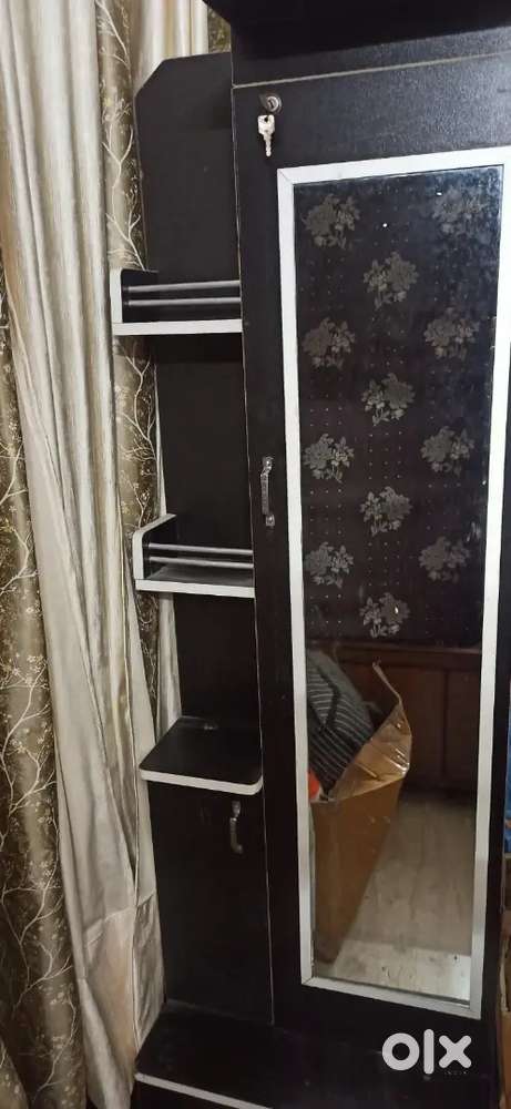 Elegant Brown Wooden Dressing Table – Stylish & Durable
