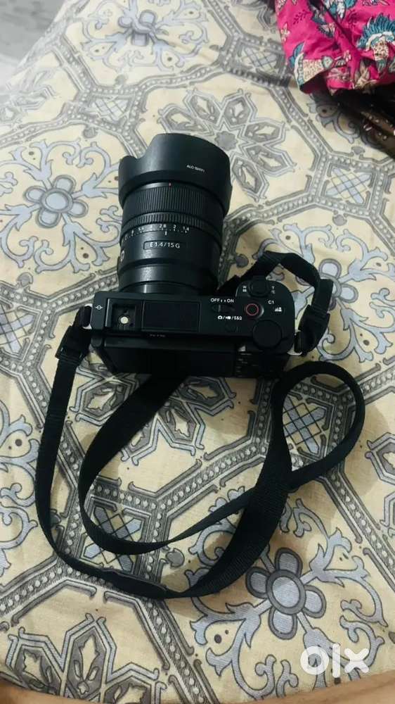 Sony ZV-E10L Mirrorless Camera Kit + 15mm F1.4 G Lens + Digitek Tripod