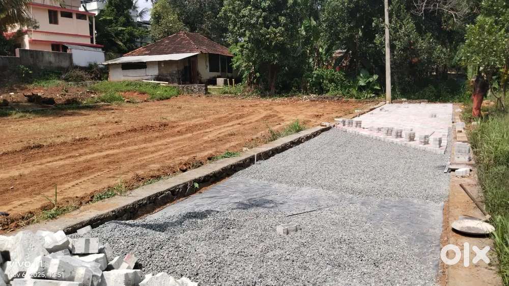 4 cent squre plot sale 2 km aluva town