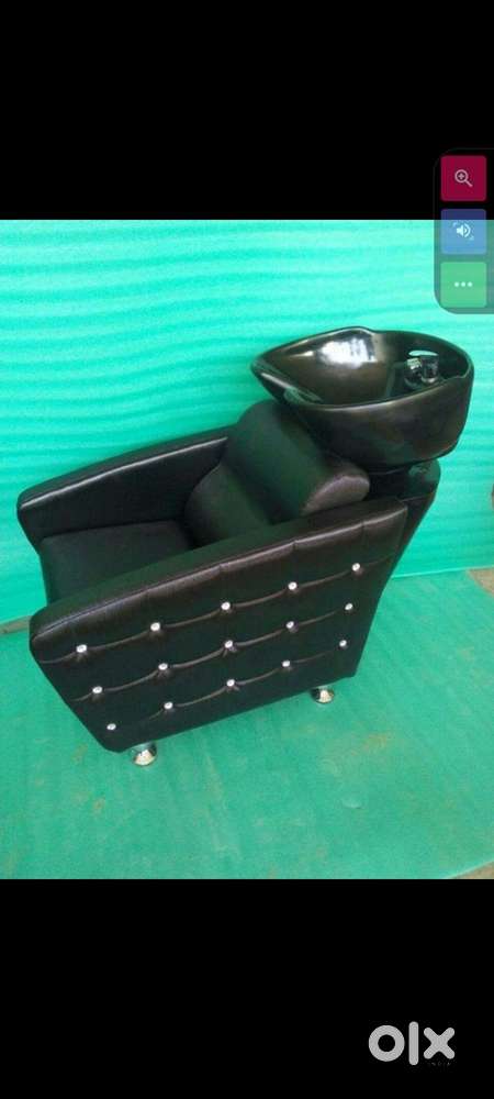 Shampoo station for parlour