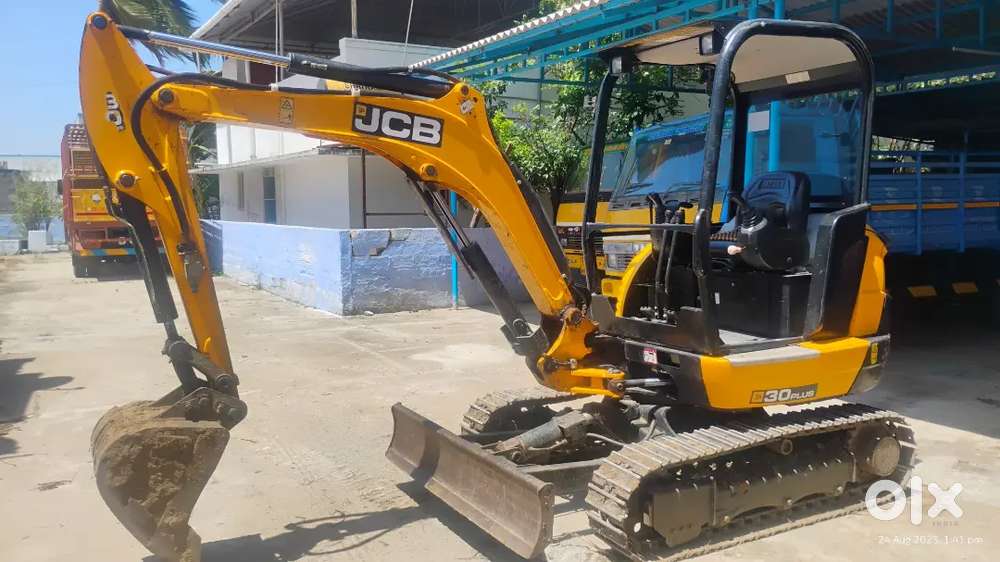 JCB 30 plus Hitachi