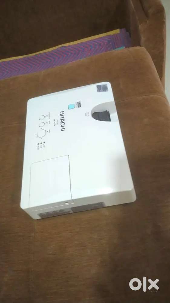 Hitachi projector in good condition
