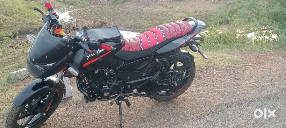 Pulsar 125 cc red & black vachile
