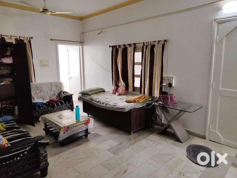 Girls pg without food in Shyamal cross road