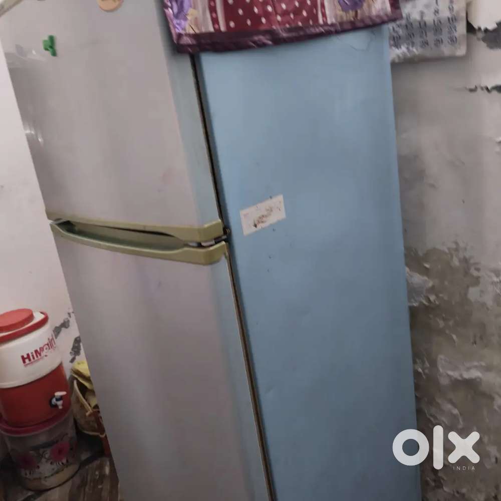 Refrigerator ( fridge )
