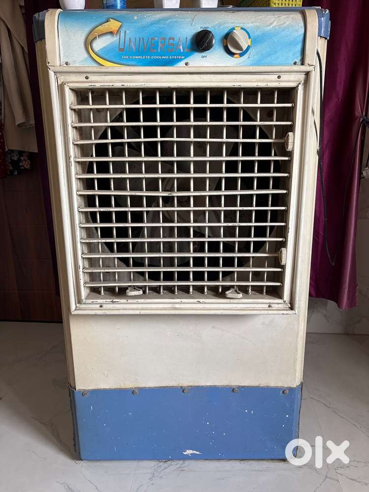 1 coolar with mattel stand